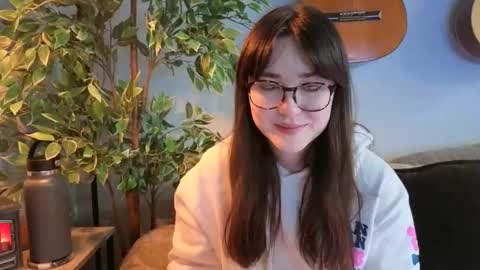 PilloGoddess online show from May 2026 10:09:01 AM