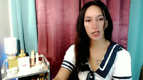 lucyLove online show from June 2026 05:04:01 AM