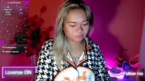 Snapshot of pinay_sweetlenatashaxx chatting on October 2025 03:23:02 PM call me natasha online show from October 2025 03:23:02 PM