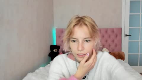Snapshot of pink_lila18 chatting on September 2025 08:35:01 AM pink_lila18 online show from September 2025 08:35:01 AM