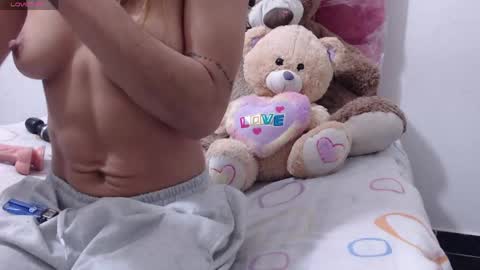 pink_love_25 online show from April 2026 07:35:01 AM
