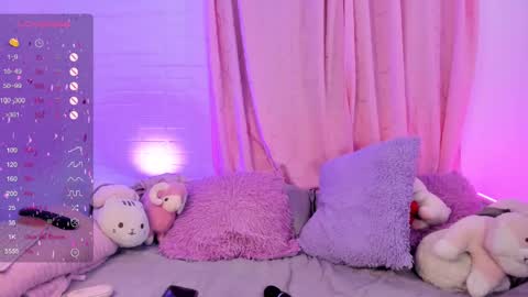 Snapshot of pink_quarz chatting on December 2024 11:23:02 PM KELLY online show from December 2024 11:23:02 PM