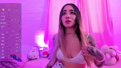 Snapshot of pink_quarz chatting on January 2025 10:05:01 PM KELLY online show from January 2025 10:05:01 PM