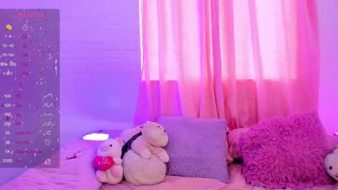 Snapshot of pink_quarz chatting on January 2025 08:33:01 PM KELLY online show from January 2025 08:33:01 PM