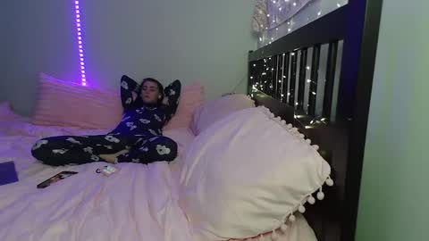 Snapshot of pink_tv chatting on November 2025 01:19:01 AM pink_tv online show from November 2025 01:19:01 AM