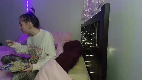 Snapshot of pink_tv chatting on December 2025 01:57:01 AM pink_tv online show from December 2025 01:57:01 AM