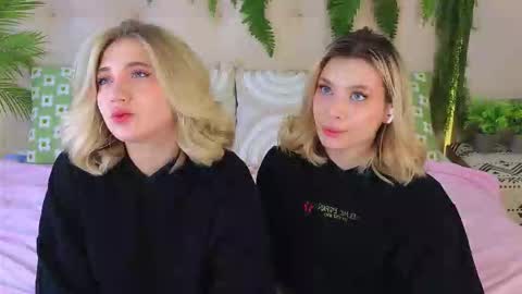 Snapshot of pinkadele chatting on October 2025 09:32:01 AM Adele online show from October 2025 09:32:01 AM