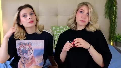 Snapshot of pinkadele chatting on November 2025 10:40:01 PM Adele online show from November 2025 10:40:01 PM