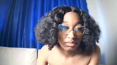 Snapshot of pinkaura_ chatting on June 2026 10:39:02 AM PinkyAura online show from June 2026 10:39:02 AM