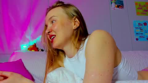 Mila online show from May 2026 01:02:04 AM