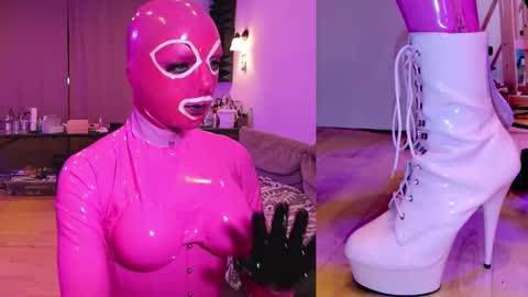 Snapshot of pinklatexgurl chatting on December 2025 01:35:02 AM pinklatexgurl online show from December 2025 01:35:02 AM