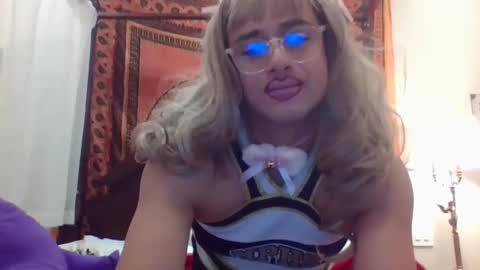 Snapshot of pinkpillbambi chatting on December 2024 01:21:01 AM pinkpillbambi online show from December 2024 01:21:01 AM