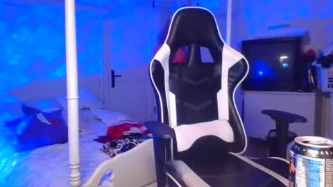 Snapshot of pinkpillbambi chatting on January 2025 11:39:02 PM pinkpillbambi online show from January 2025 11:39:02 PM