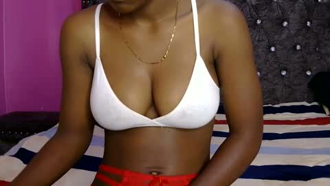 Snapshot of pinky_vy chatting on January 2025 08:08:01 AM pinky online show from January 2025 08:08:01 AM