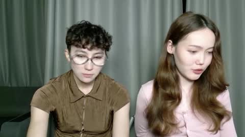 Snapshot of pinkylovers chatting on May 2026 11:11:02 PM Li long hair and Ru short hair online show from May 2026 11:11:02 PM