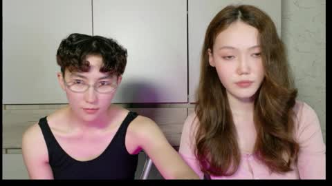 Snapshot of pinkylovers chatting on May 2026 04:34:01 PM Li long hair and Ru short hair online show from May 2026 04:34:01 PM