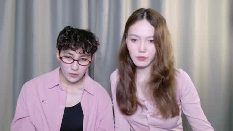 Snapshot of pinkylovers chatting on June 2026 09:30:01 PM Li long hair and Ru short hair online show from June 2026 09:30:01 PM