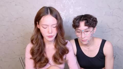 Li long hair and Ru short hair online show from July 2026 12:01:02 PM