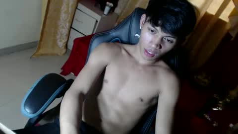 Snapshot of pinoyhotprincexxx chatting on October 2025 03:18:01 AM pinoyhotprincexxx online show from October 2025 03:18:01 AM