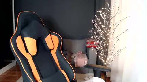 piscesgirl06 online show from December 2024 05:50:01 AM