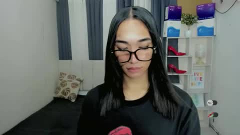 pixiedoll_ online show from December 2025 05:09:01 PM