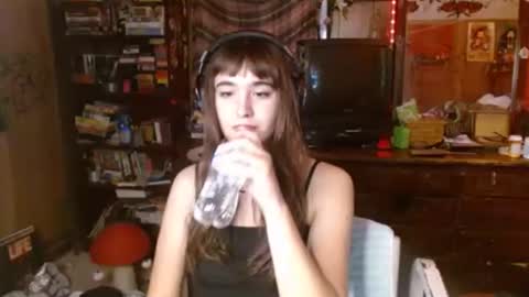 Izzy online show from October 2025 06:08:02 PM