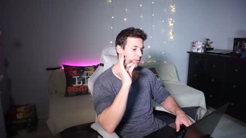 Snapshot of platinum_edition chatting on December 2024 11:03:01 PM Arsenii online show from December 2024 11:03:01 PM