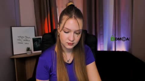 Snapshot of playful_sophie chatting on January 2025 01:42:01 PM Sophie online show from January 2025 01:42:01 PM