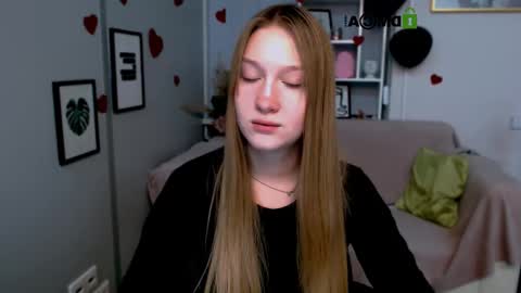 Snapshot of playful_sophie chatting on February 2025 03:40:01 PM Sophie online show from February 2025 03:40:01 PM
