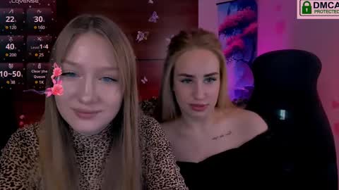 Snapshot of playful_sophie chatting on February 2025 08:33:02 PM Sophie online show from February 2025 08:33:02 PM