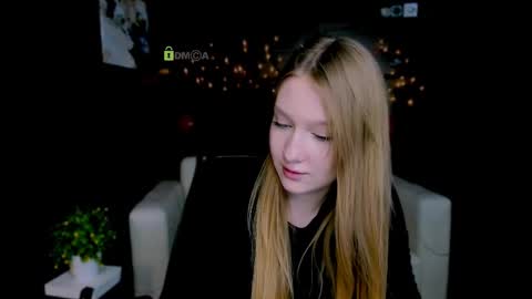 Snapshot of playful_sophie chatting on March 2025 01:40:01 PM Sophie online show from March 2025 01:40:01 PM