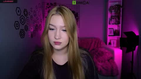 Sophie online show from November 2025 08:03:01 PM