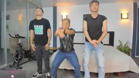   online show from November 2025 11:03:01 PM