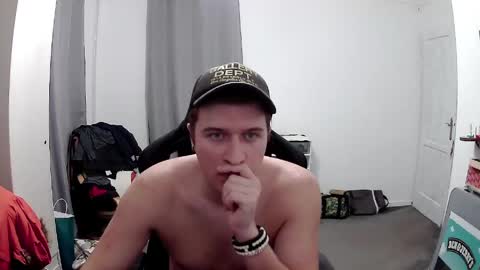 plkrisztian online show from May 2026 10:28:01 PM