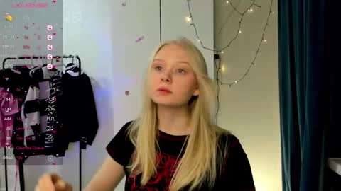 Snapshot of pocet_barbie chatting on January 2025 01:42:02 PM Mary online show from January 2025 01:42:02 PM