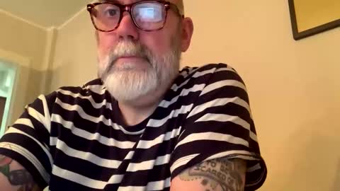 Snapshot of poeticdaddy chatting on October 2025 11:06:02 AM poeticdaddy online show from October 2025 11:06:02 AM