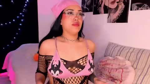 Snapshot of poison_willow chatting on February 2025 09:49:01 PM Willow Hours 12pm to 630pm Colombian time FRIDAY AND SUNDAY FREE DAYS online show from February 2025 09:49:01 PM