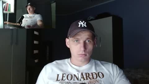 Snapshot of poliglotjoe chatting on September 2025 12:32:01 PM Poliglot online show from September 2025 12:32:01 PM