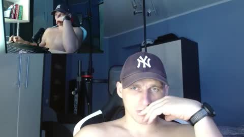 Snapshot of poliglotjoe chatting on October 2025 09:49:01 AM Poliglot online show from October 2025 09:49:01 AM