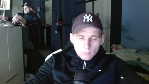 Snapshot of poliglotjoe chatting on October 2025 12:43:02 AM Poliglot online show from October 2025 12:43:02 AM