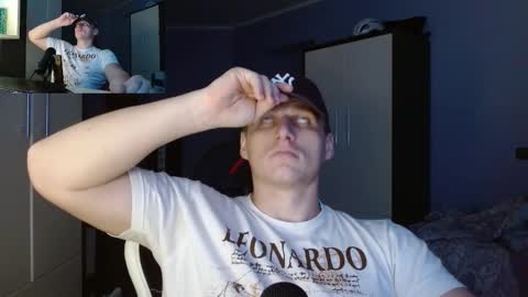 Snapshot of poliglotjoe chatting on October 2025 12:17:02 PM Poliglot online show from October 2025 12:17:02 PM