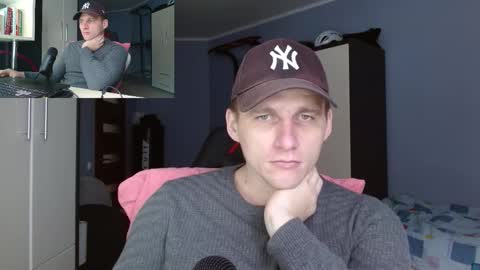 Snapshot of poliglotjoe chatting on November 2025 09:31:01 AM Poliglot online show from November 2025 09:31:01 AM