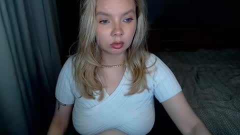Snapshot of polinajones chatting on June 2026 06:46:02 PM PolinaJones online show from June 2026 06:46:02 PM