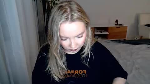 Snapshot of polinajones chatting on June 2026 05:07:01 PM PolinaJones online show from June 2026 05:07:01 PM