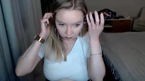 Snapshot of polinajones chatting on June 2026 05:46:01 PM PolinaJones online show from June 2026 05:46:01 PM