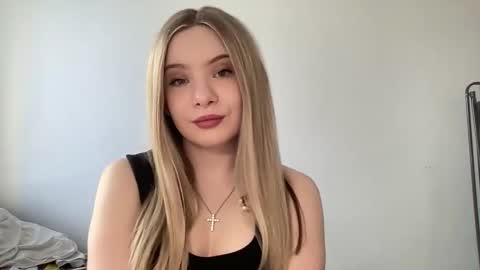polishangel222 online show from April 2026 02:37:01 PM