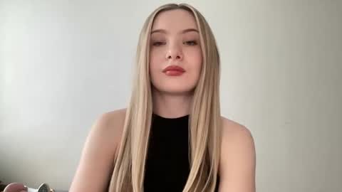 polishangel222 online show from April 2026 02:22:02 PM