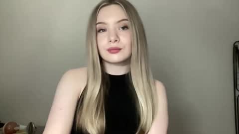 polishangel222 online show from April 2026 07:42:01 PM