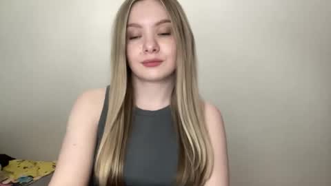 polishangel222 online show from May 2026 05:43:01 PM