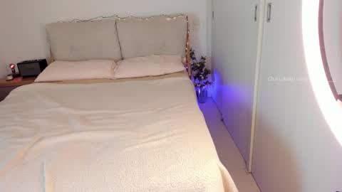 Polly online show from November 2025 10:35:01 PM